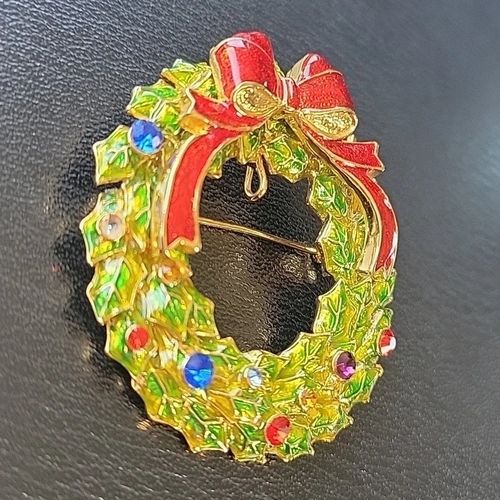 CHRISTOPHER RADKO Vintage Christmas Wreath Enamel Brooch with Rhinestones